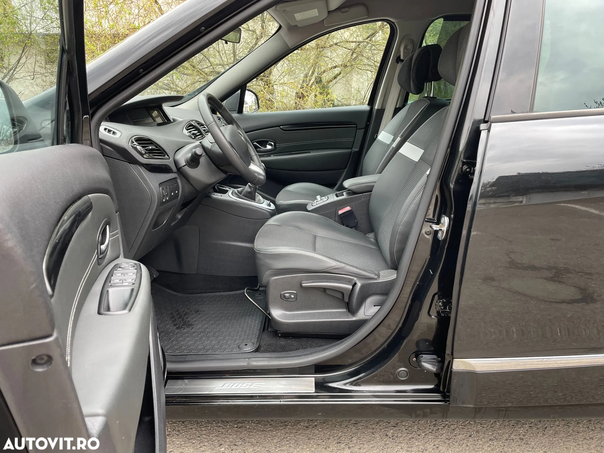 Renault Grand Scenic dCi 130 FAP Start & Stop Bose Edition - 14