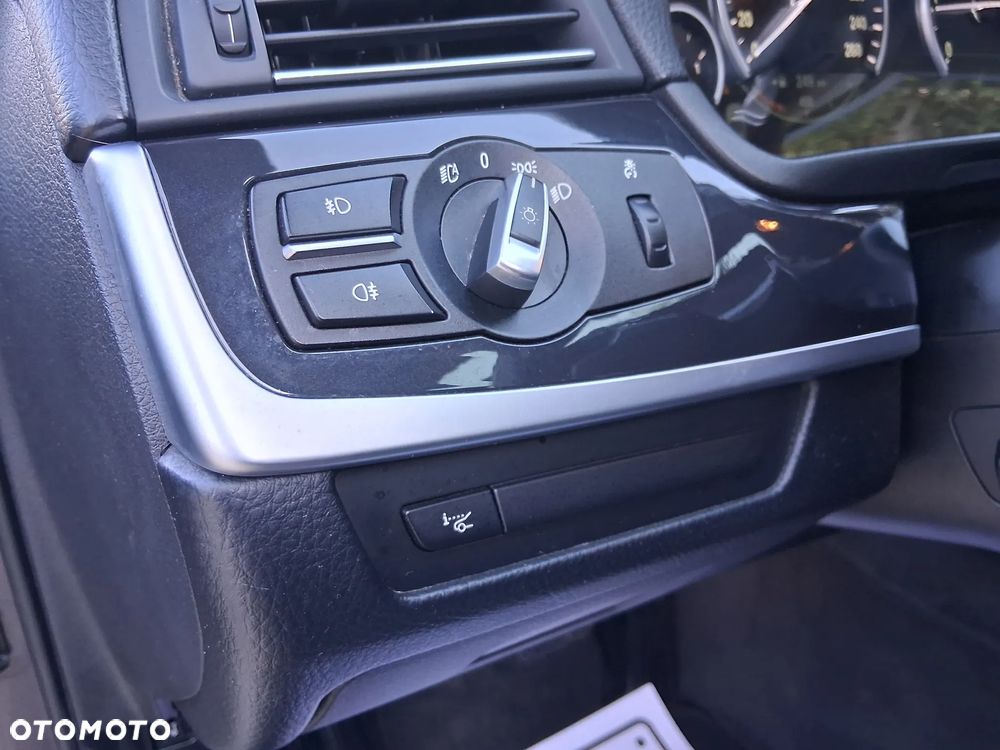 BMW Seria 5 520d Touring Sport-Aut - 25