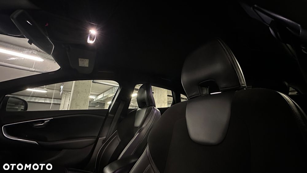 Volvo V40 D4 Drive-E R-Design Summum - 17