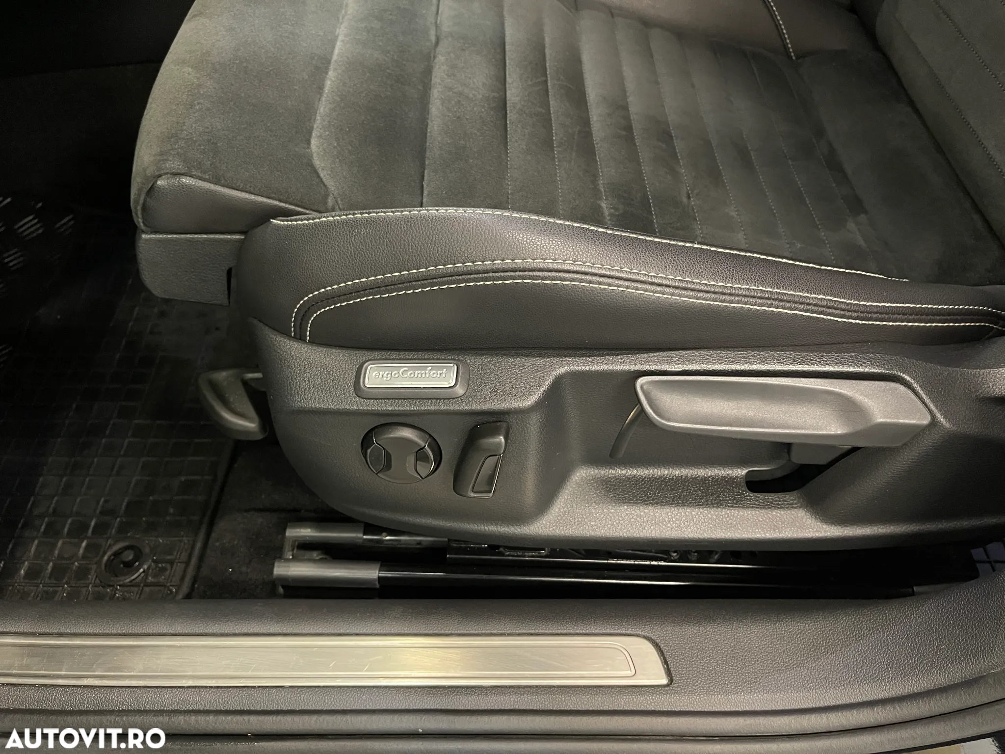 Volkswagen Passat 2.0 TDI DSG Highline - 26