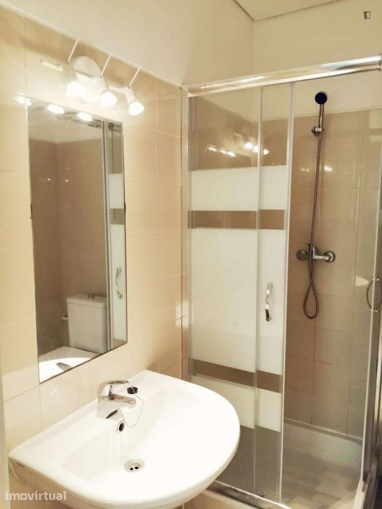 Quarto - localizado em Ramalde Porto - Grande imagem: 5/16
