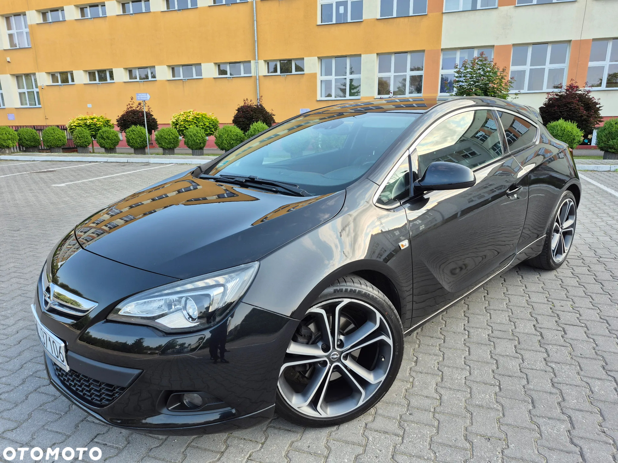 Opel Astra IV GTC 1.6 T Sport - 3