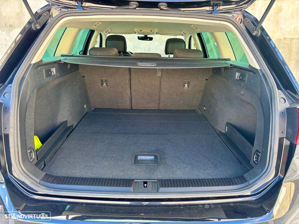 VW Passat Variant 1.6 TDI Highline - 17
