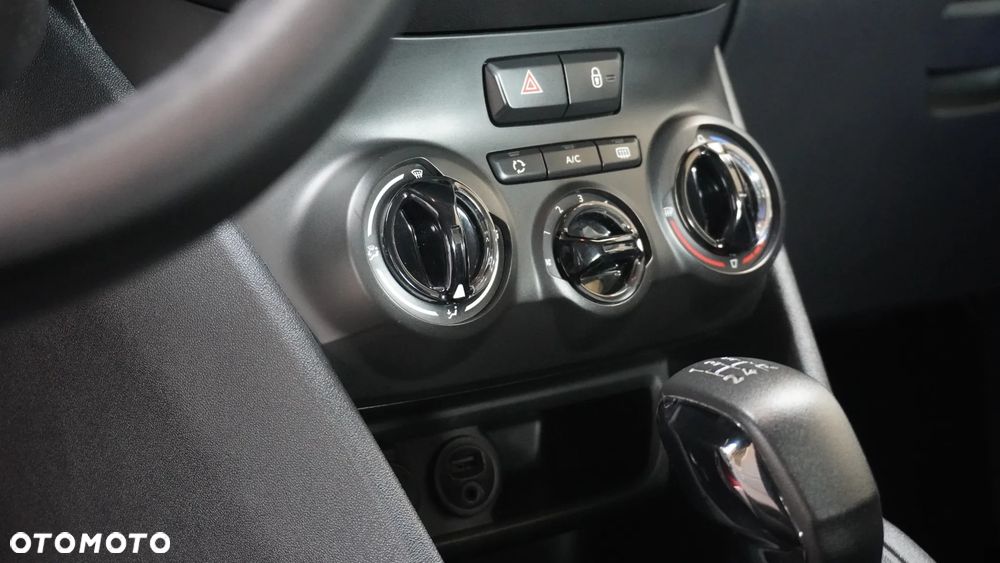 Peugeot 208 - 11