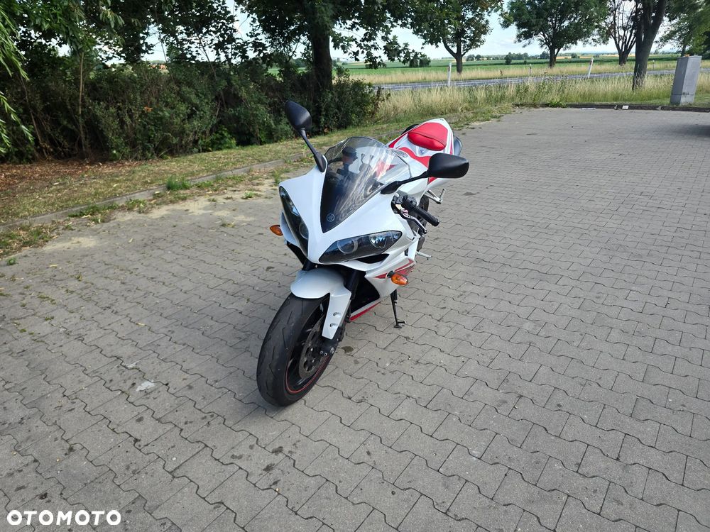 Yamaha R1 - 5
