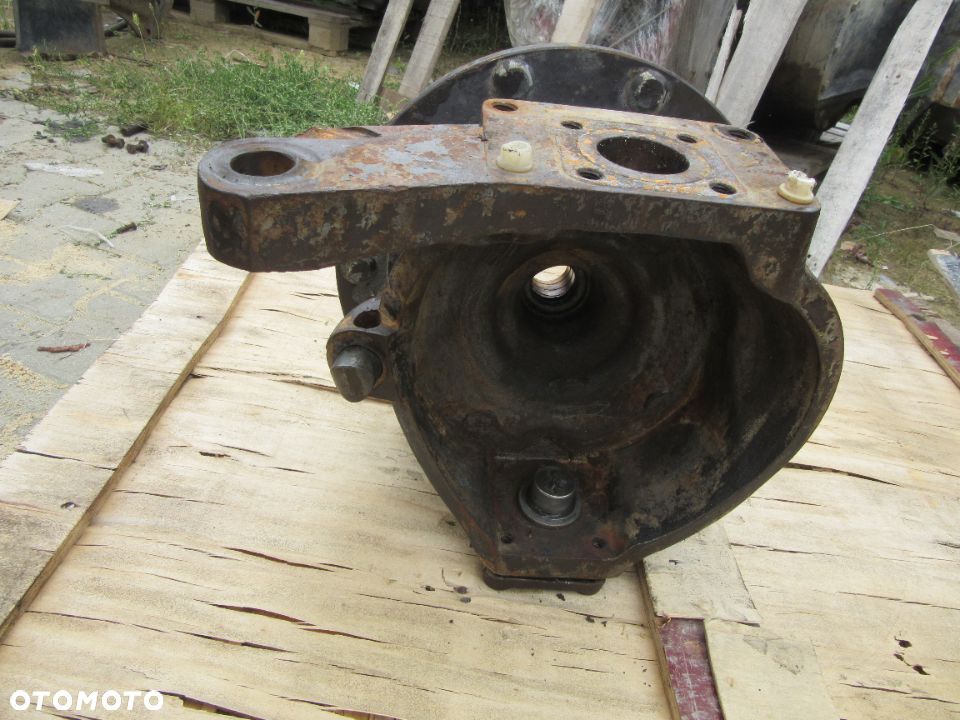 Zwrotnica piasta lewa przód 86015341 86015339 86025943 New Holland 8970 8870 8770 8670 - 2