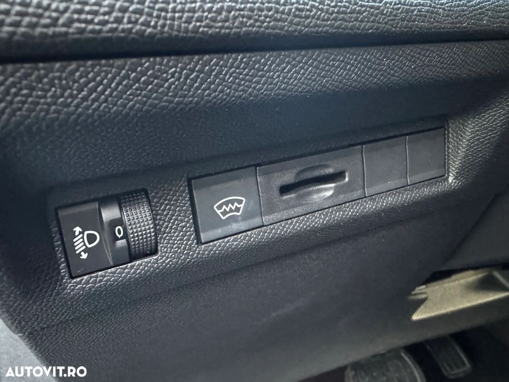 Peugeot 308 1.2 L PureTech Turbo S&S EAT8 Allure Pack - 23