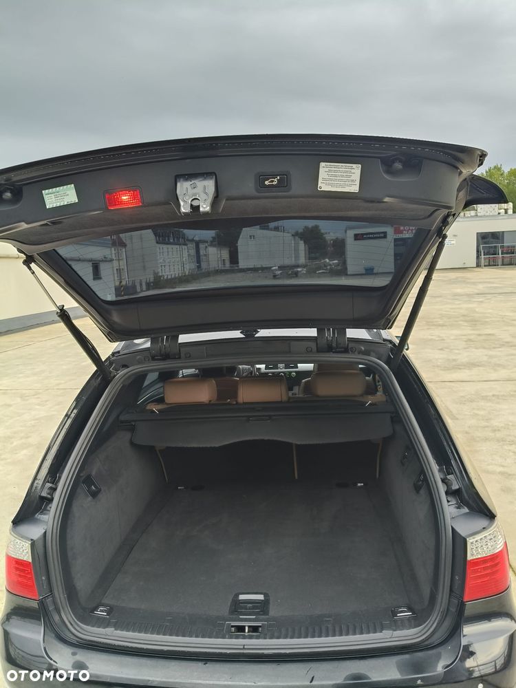 BMW Seria 5 525d - 29