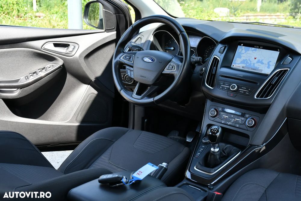 Ford Focus 1.5 EcoBlue Start-Stopp-System TITANIUM DESIGN - 6