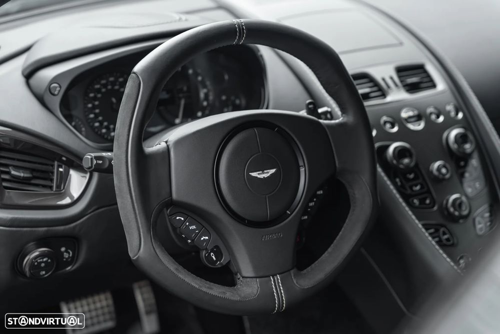 Aston Martin Vanquish - 24