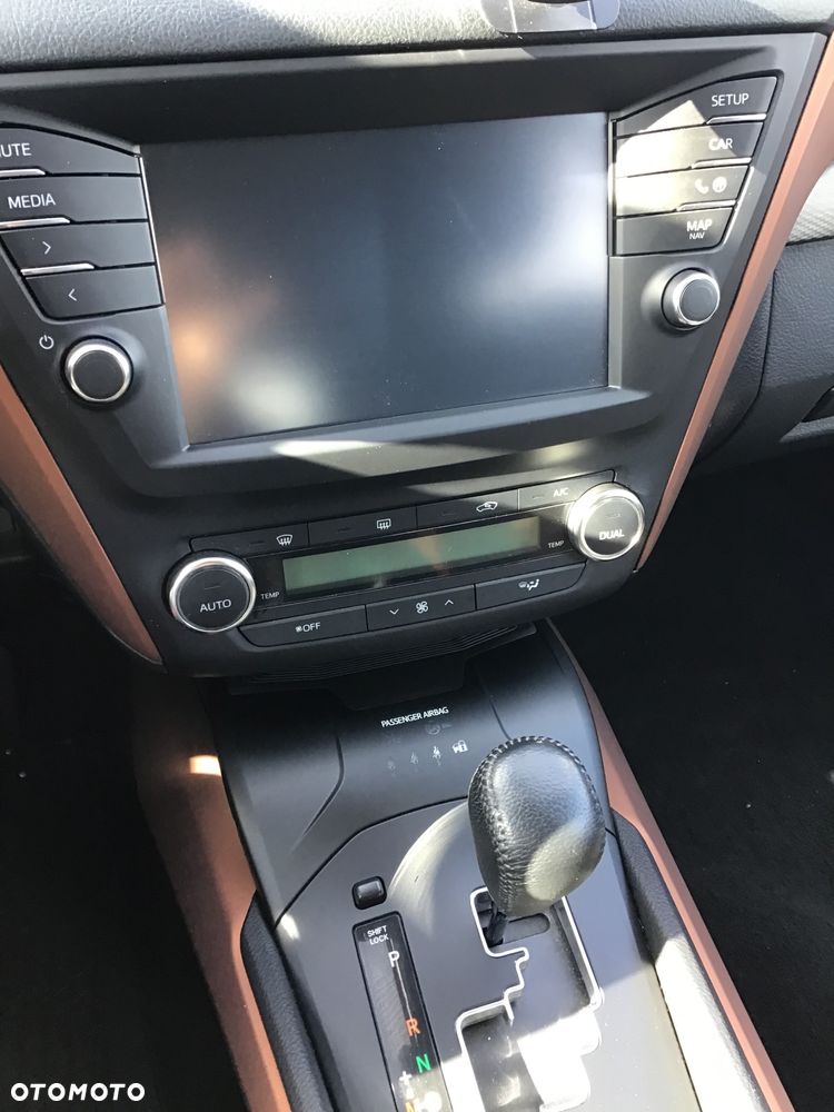 Toyota Avensis 1.8 Premium MS - 20