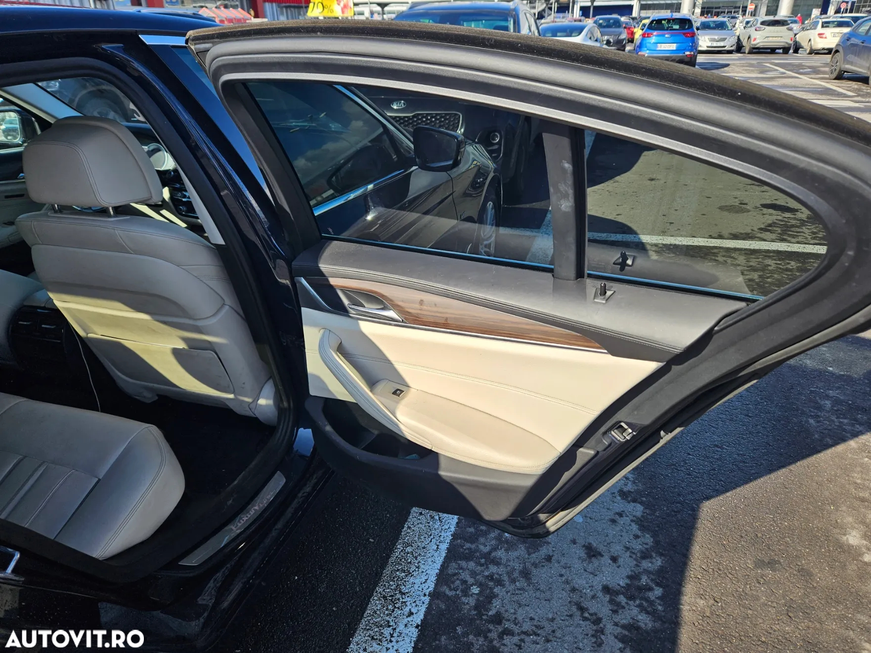 BMW Seria 5 520i Aut. Luxury Line - 8