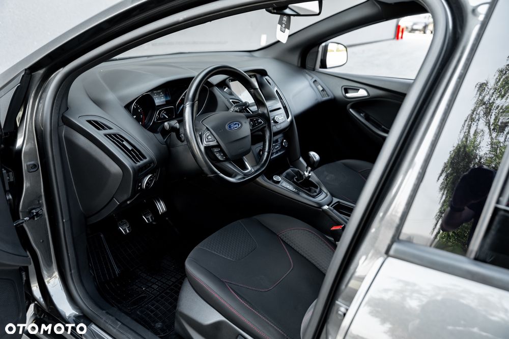 Ford Focus 1.0 EcoBoost Start-Stopp-System ST-Line - 19