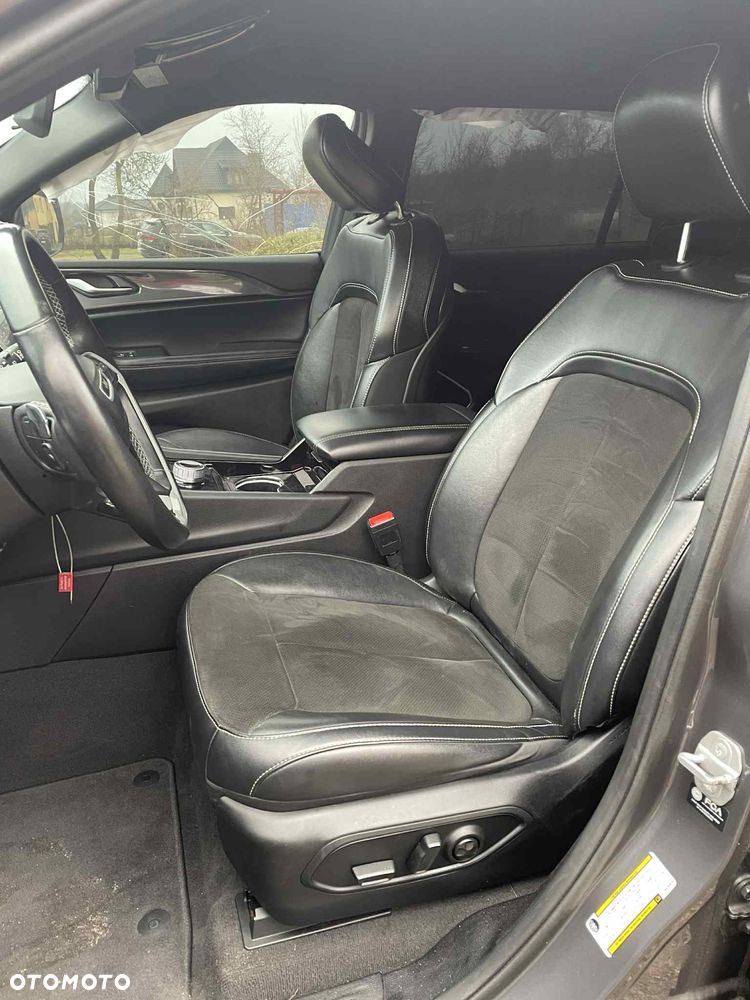 Jeep Grand Cherokee - 12