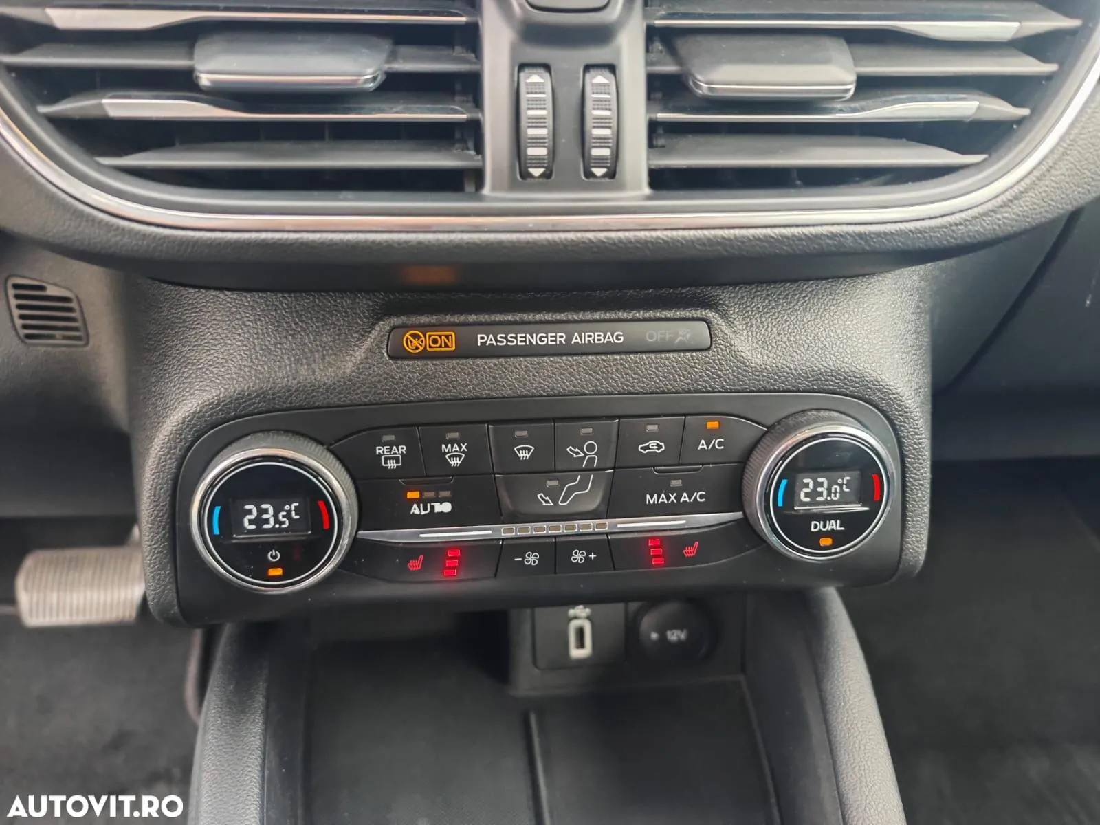 Ford Focus 1.5 EcoBlue Start-Stopp-System Aut. TITANIUM - 19