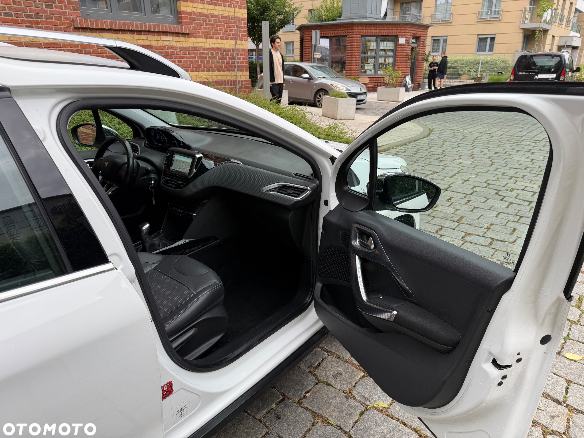 Peugeot 2008 1.6 BlueHDi Allure - 17