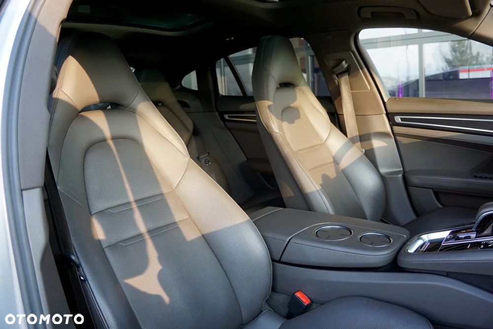 Porsche Panamera 4 E-Hybrid - 28