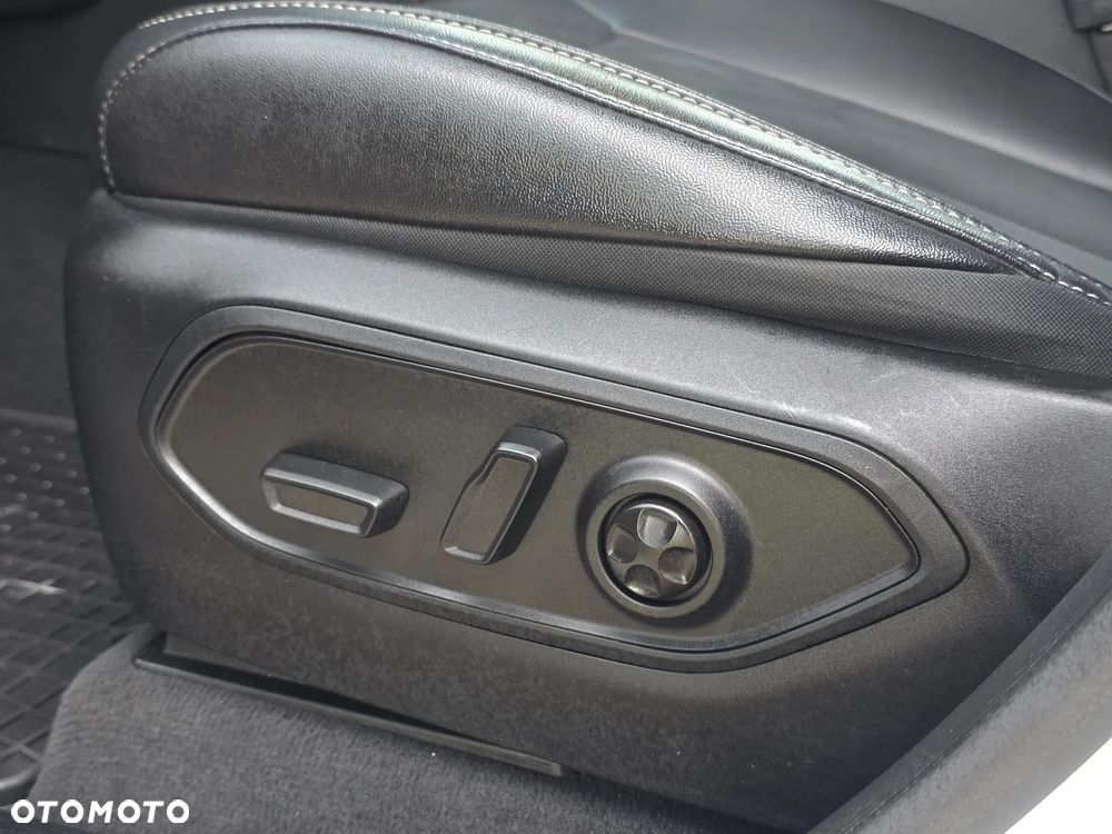 Jeep Grand Cherokee - 26