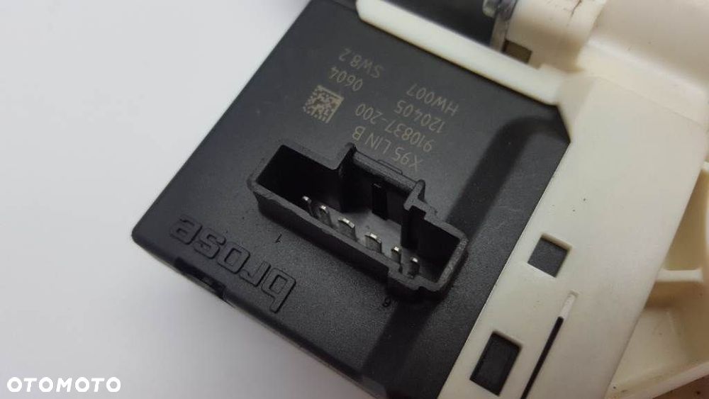 PODNOŚNIK SZYBY PRAWY TYŁ MEGANE III HB 5D - 2