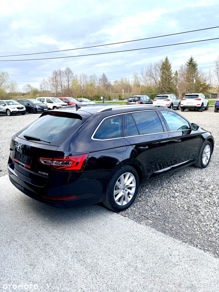 Skoda Superb 2.0 TDI Premium Edition - 4