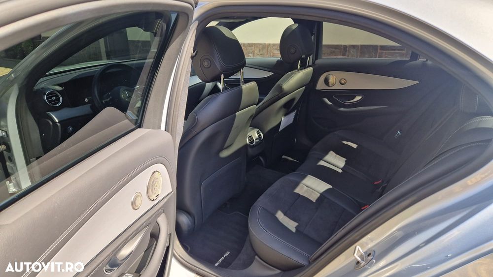 Mercedes-Benz E 300 de 4Matic 9G-TRONIC AMG Line - 9