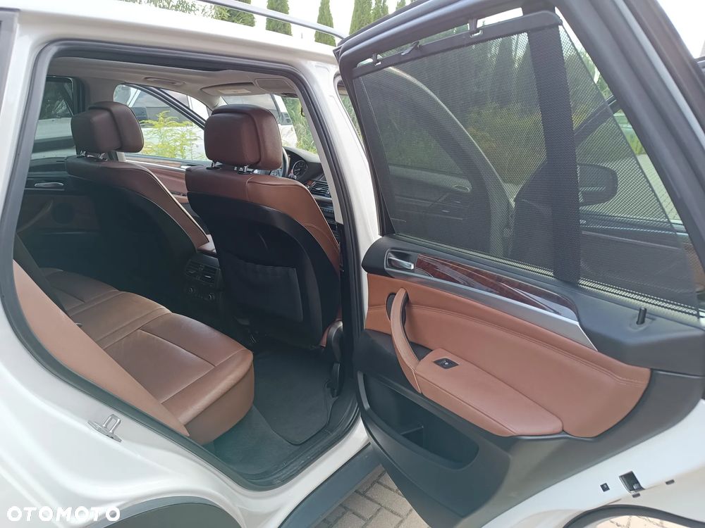 BMW X5 xDrive35i Edition Exclusive - 23