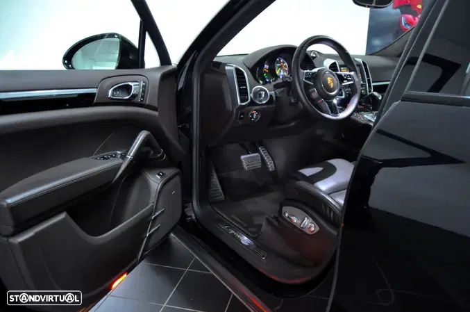 Porsche Cayenne S E-Hybrid - 8