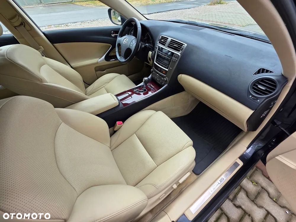 Lexus IS 250 Prestige - 9