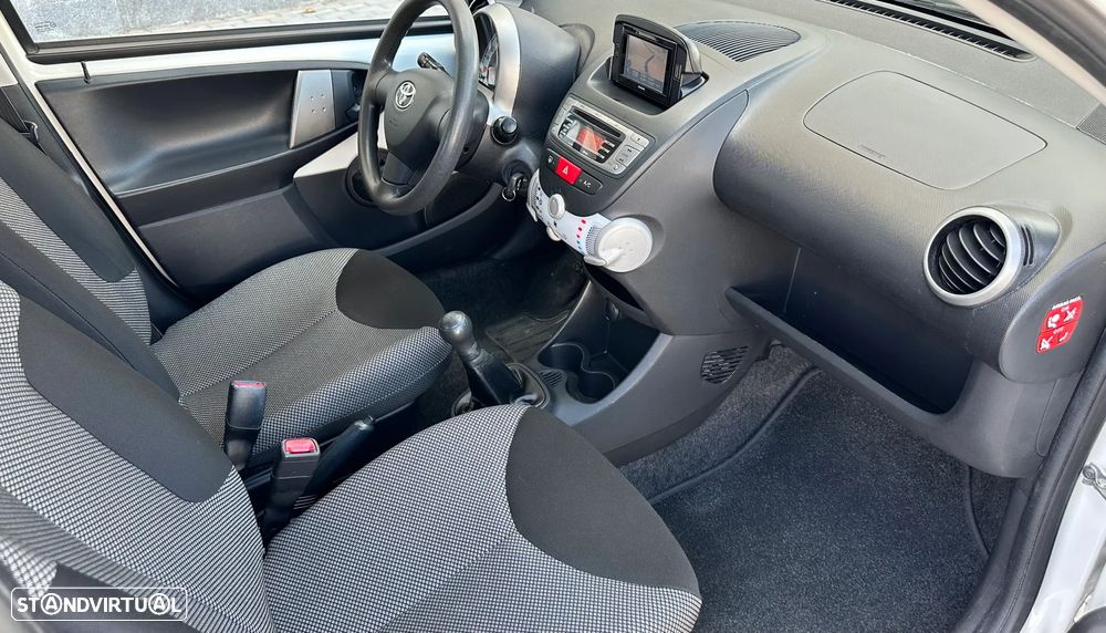 Toyota Aygo Connect - 22