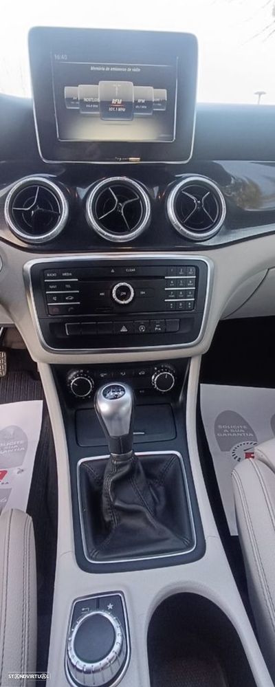 Mercedes-Benz CLA 180 d Shooting Brake - 13