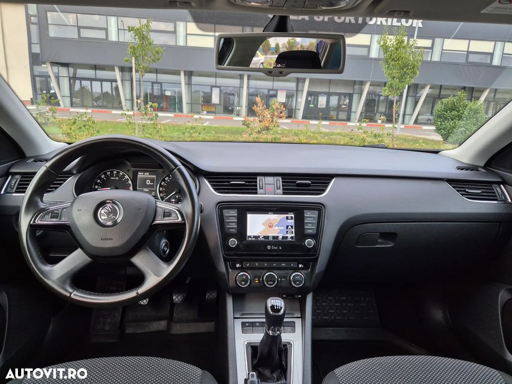Skoda Octavia Combi 2.0 TDI RS - 4