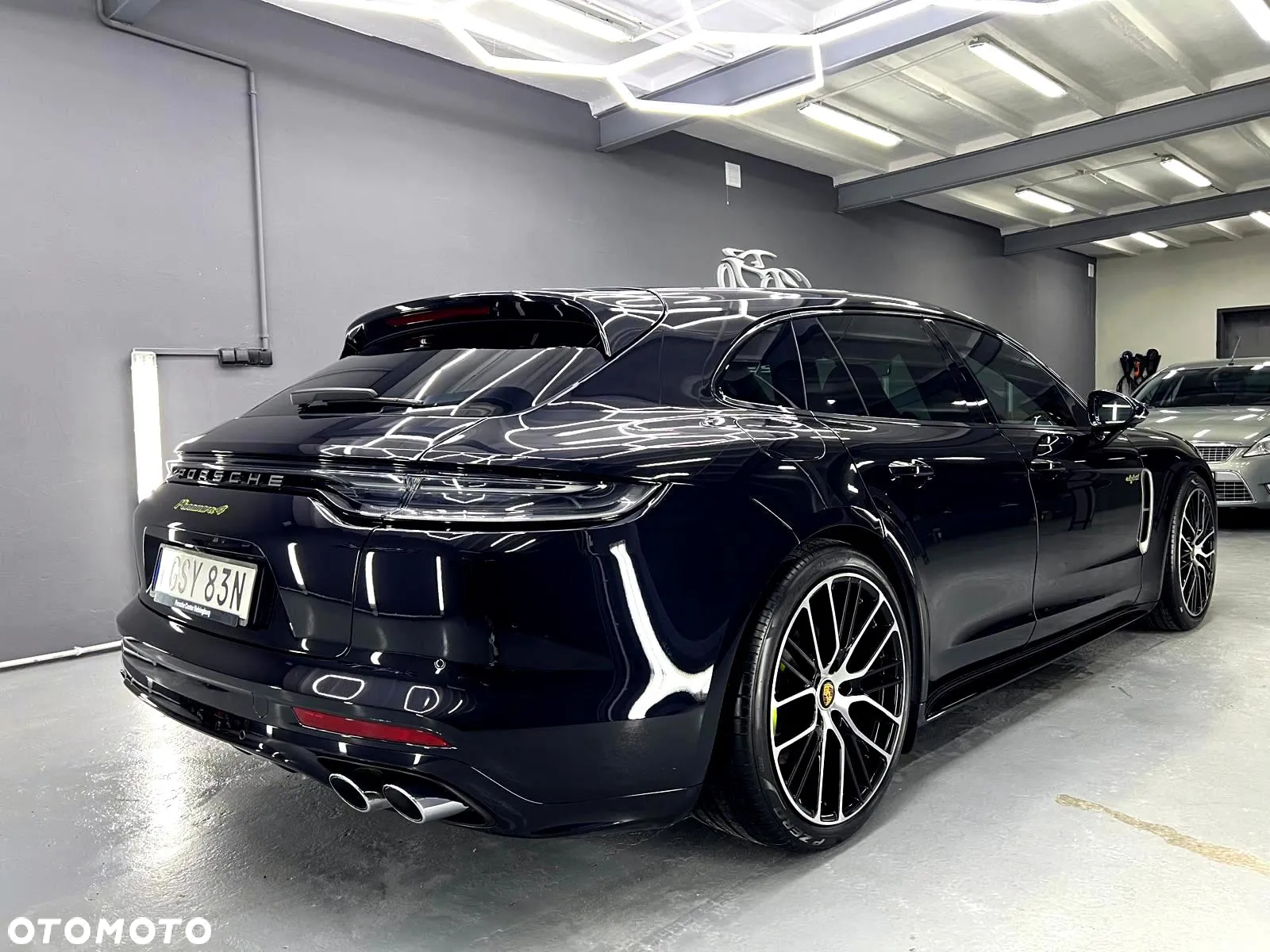 Porsche Panamera 4 E-Hybrid Sport Turismo Platinum Edition - 4