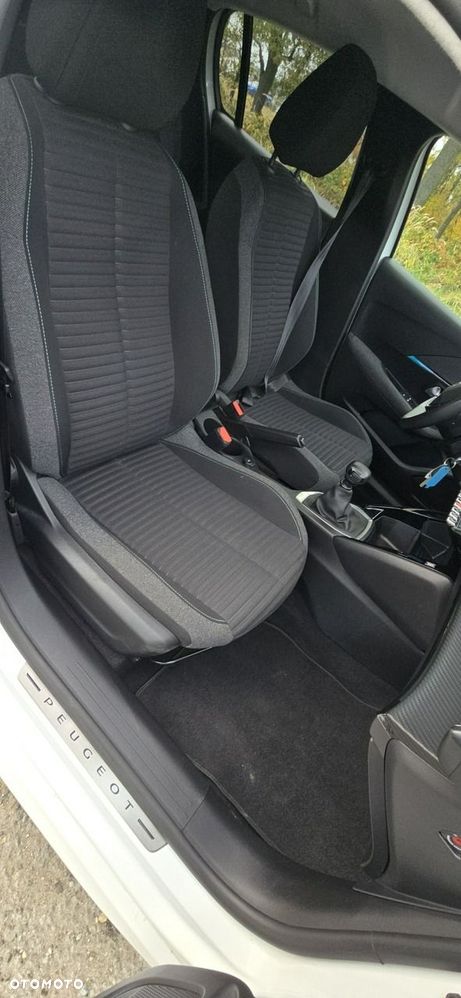 Peugeot 208 - 26