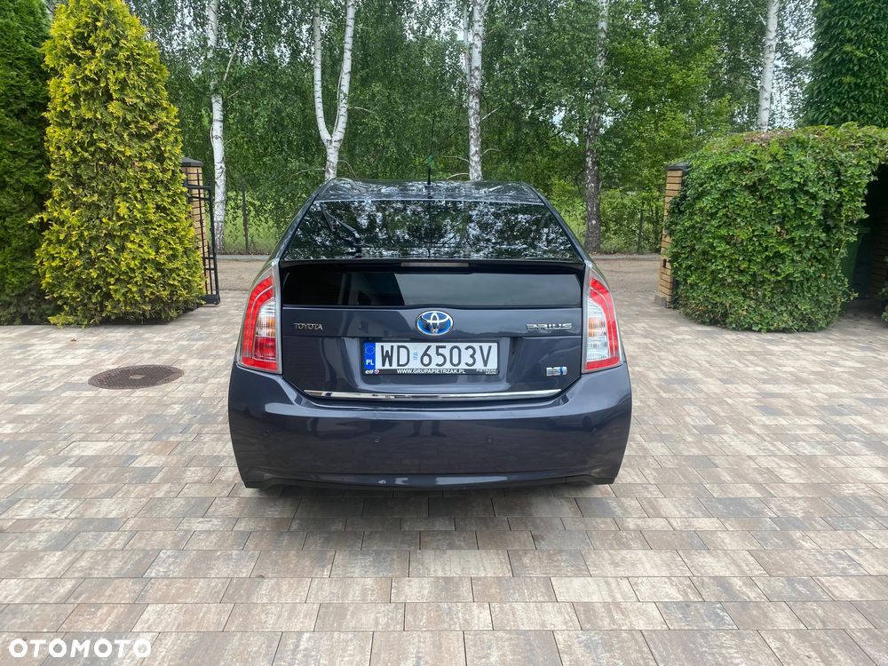 Toyota Prius (Hybrid) Executive - 14