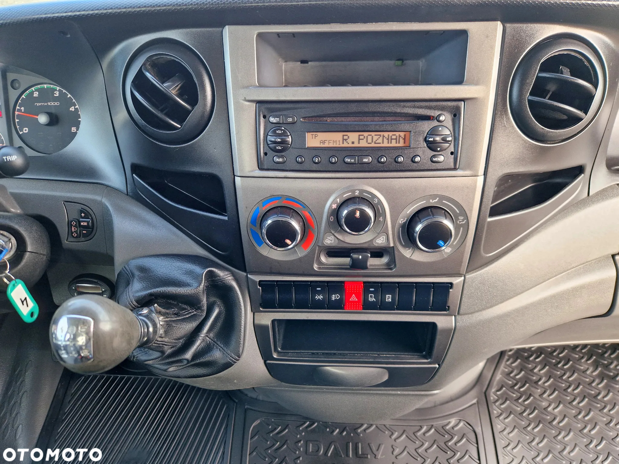 Iveco 35C17 3,0 HPI 170 KONNA DOKA 7 OSOBOWA BRYGADÓWKA 96T/KM PRZEBIEGU GWARANCJA HDS HMF 1670KG UDŻWIGU 3,3M SKRZYNIA BLIŻNIAKI DO 3,5T - 25
