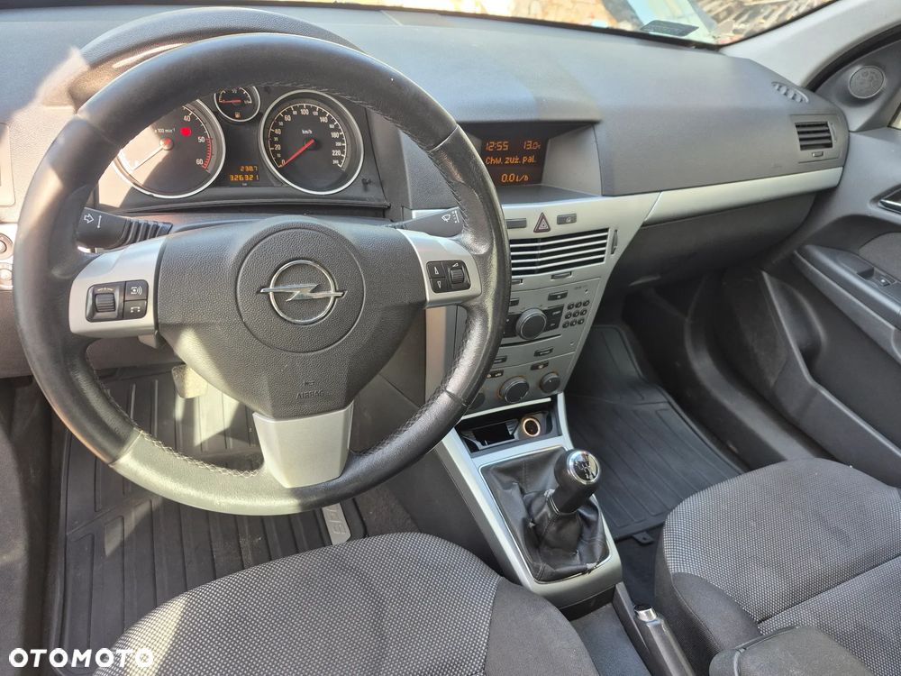 Opel Astra 2010 photo 5