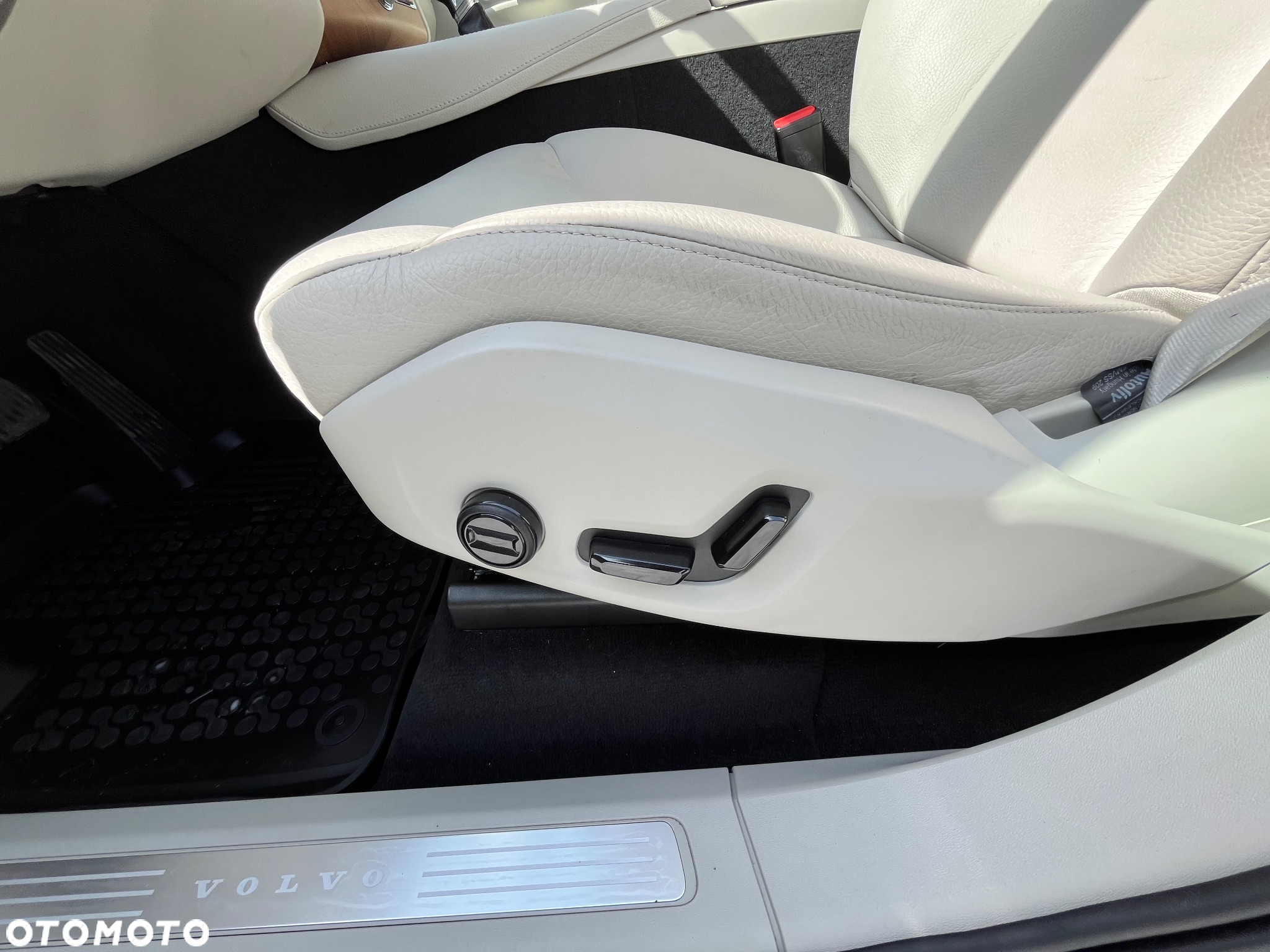 Volvo XC 90 T6 AWD Geartronic Momentum Pro - 26
