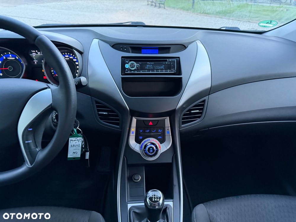 Hyundai Elantra 1.6 Comfort - 14