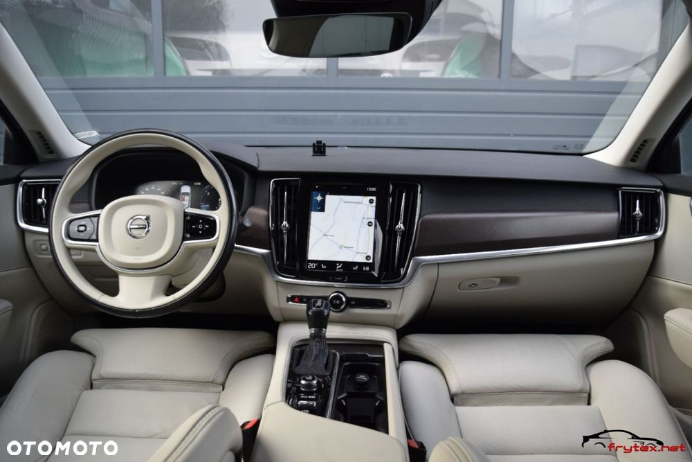 Volvo V90 Cross Country - 29