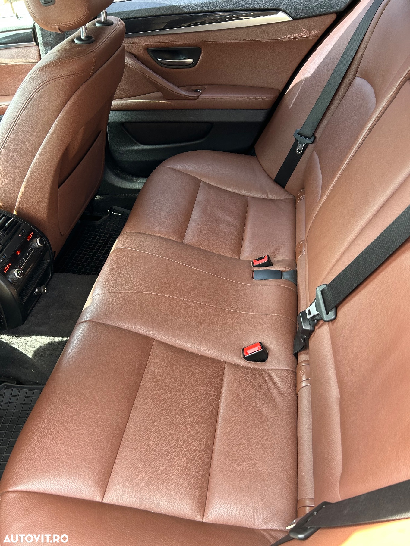 BMW Seria 5 520d xDrive - 14