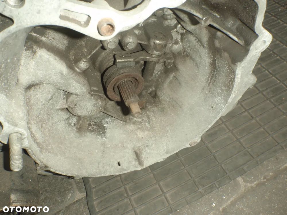 wybierak ze skrzyni biegów wybierak  łapa łożyska daewoo matiz 800 posiadam wszystkie części do tego modelu - 10