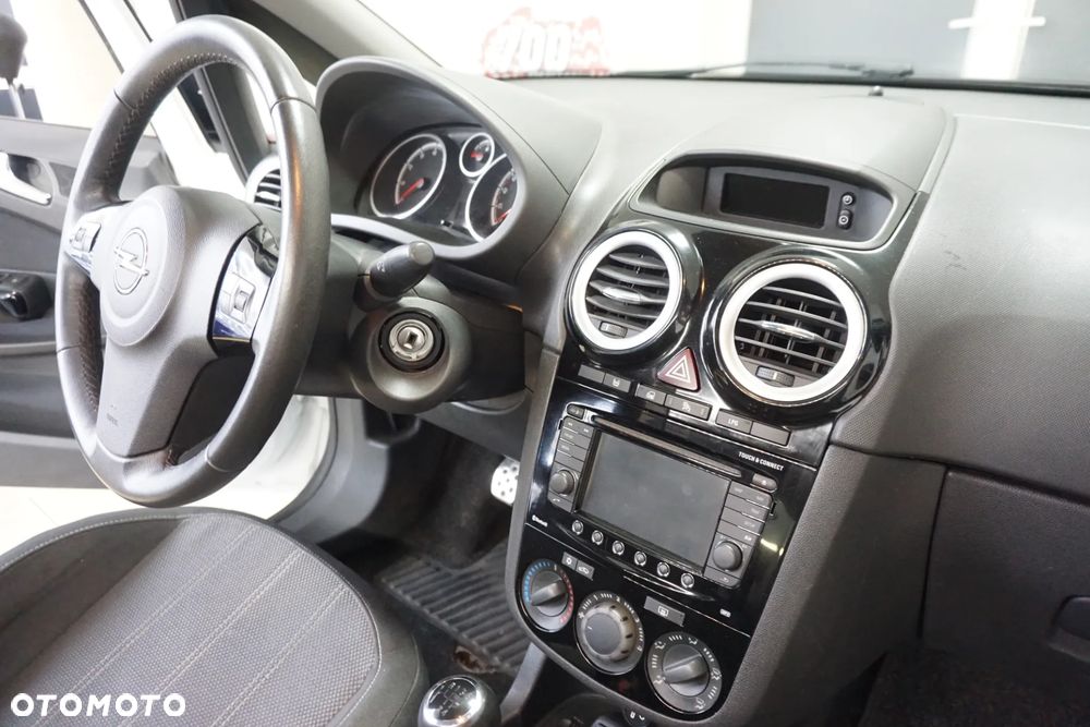 Opel Corsa 1.2 16V Cosmo - 22