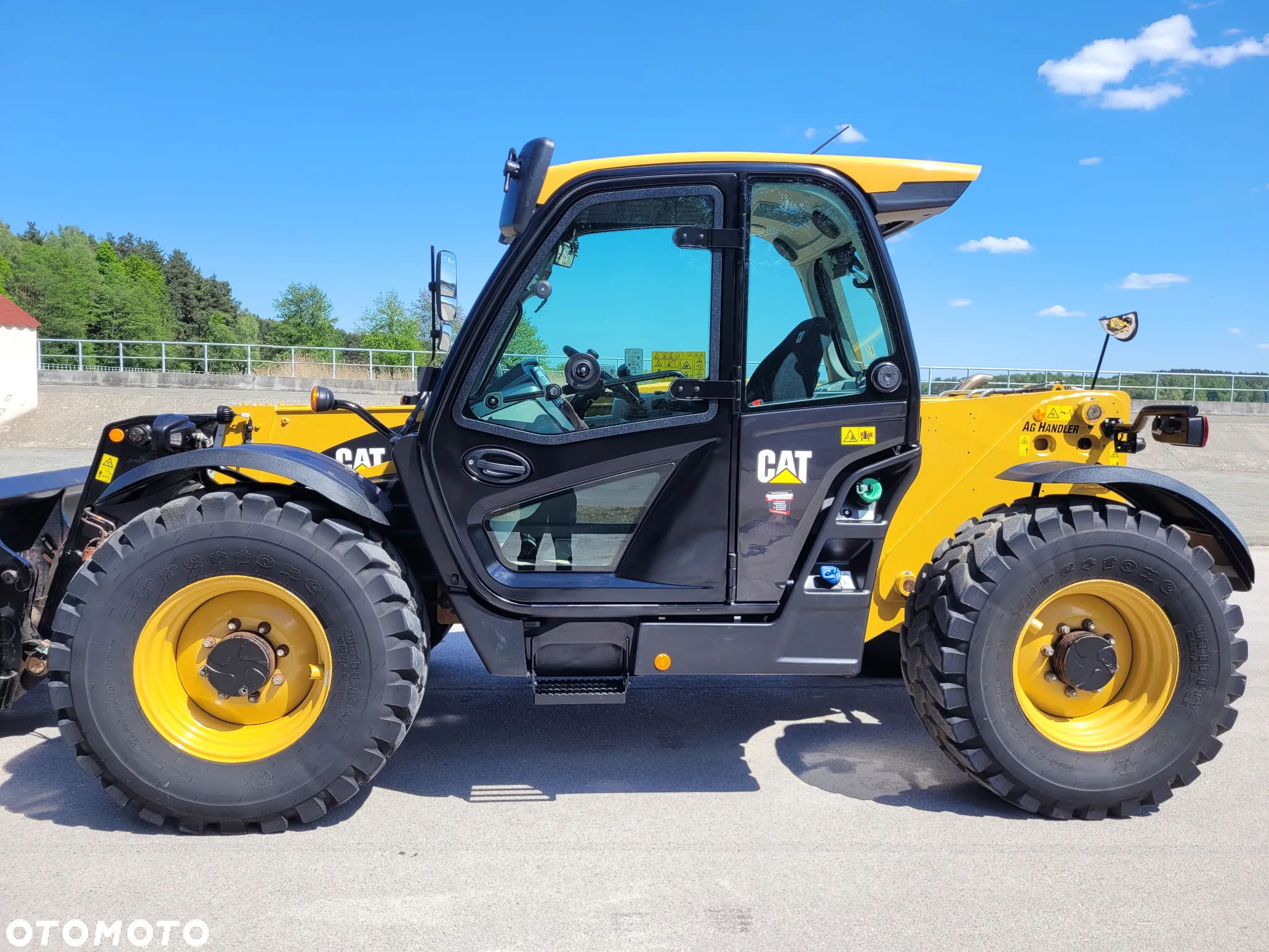 Caterpillar TH408D - 4