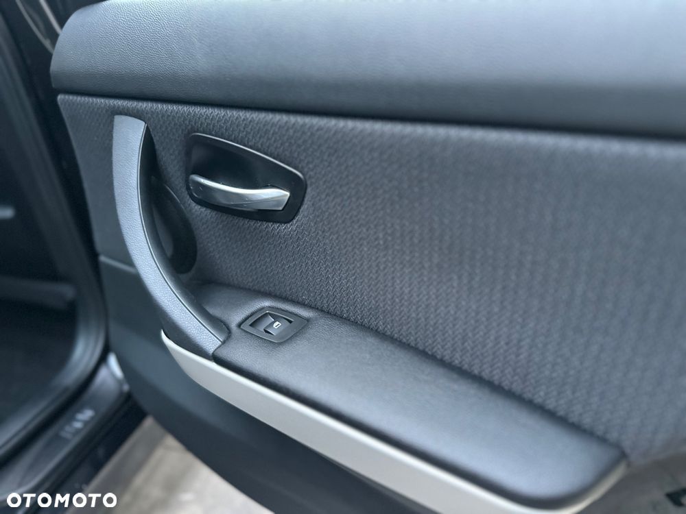 BMW Seria 3 318i - 33