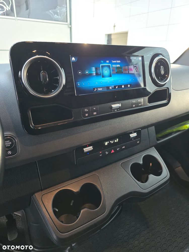 Mercedes-Benz SPRINTER 319 3.0 V6 CDI AUTOMAT 4,40Cm Długi SERWIS ASO MERCEDES-BENZ DO OSTATNIEGO km SALON PL FUL LED HIGH PERFORMANCE MBUX z ekranem dotykowym 10,25 cali SIEDZENIE KIEROWCY KOMFORTOWE, HYDRAULICZNE RESOROWANE PODGRZEWANA SZYBA PRZEDNIA TEMPOMAT KAMERA COFANIA LAKIER METALIK - 28