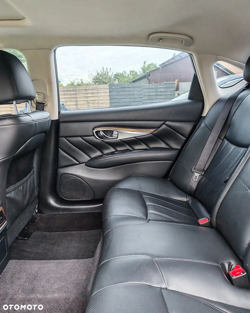 Infiniti Q70 - 5