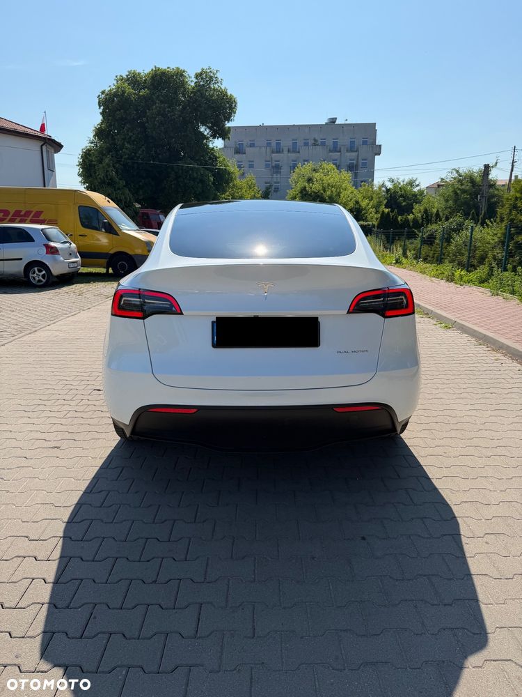 Tesla Model Y - 3
