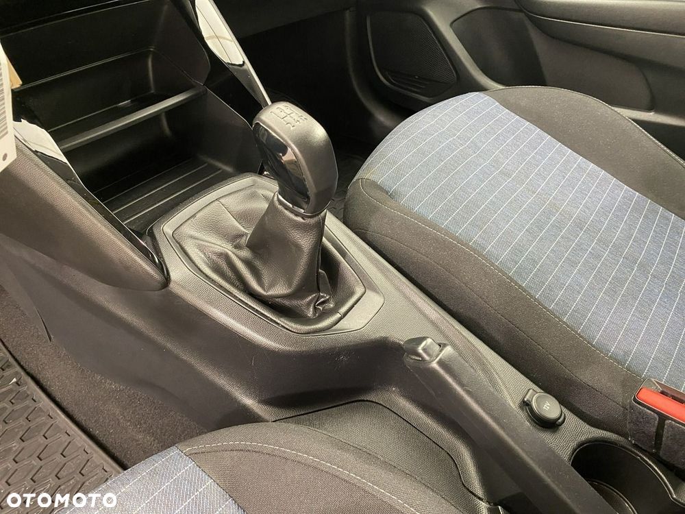 Peugeot 208 - 17