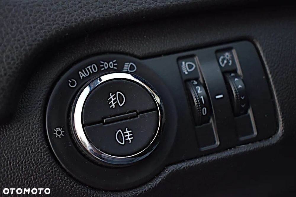 Opel Insignia 2.0 CDTI Cosmo ecoFLEX S&S - 26