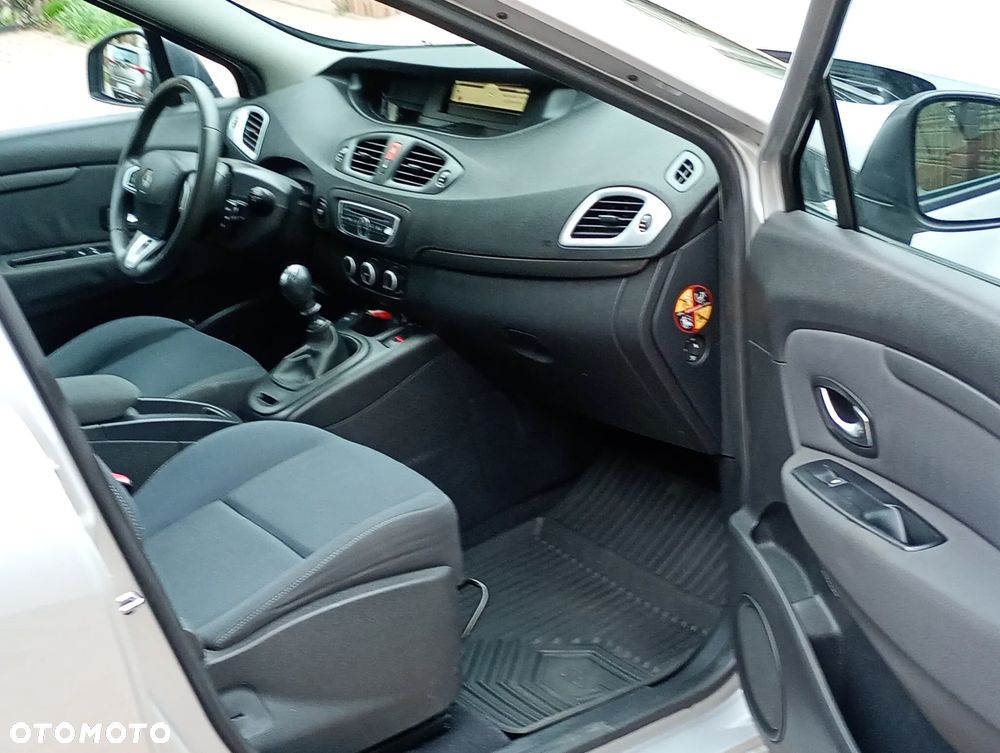 Renault Grand Scenic - 12